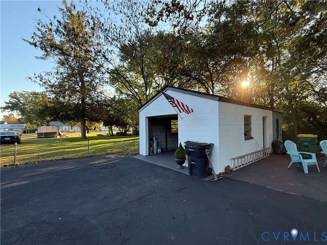 204 S Mesa Dr, Hopewell, VA 23860