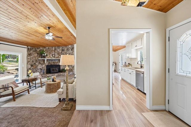 10704 Round Valley Rd, Grass Valley, CA 95949