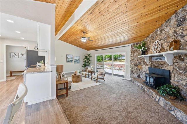 10704 Round Valley Rd, Grass Valley, CA 95949