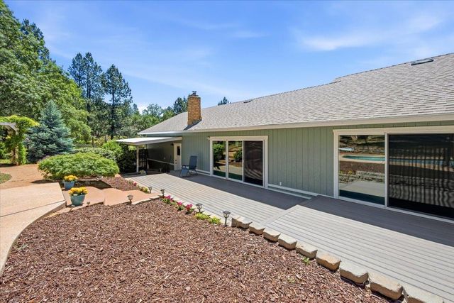 10704 Round Valley Rd, Grass Valley, CA 95949