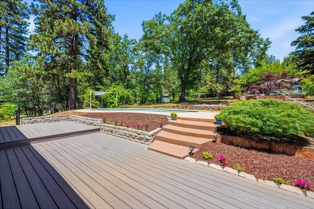 10704 Round Valley Rd, Grass Valley, CA 95949