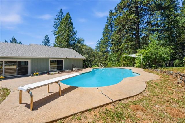 10704 Round Valley Rd, Grass Valley, CA 95949