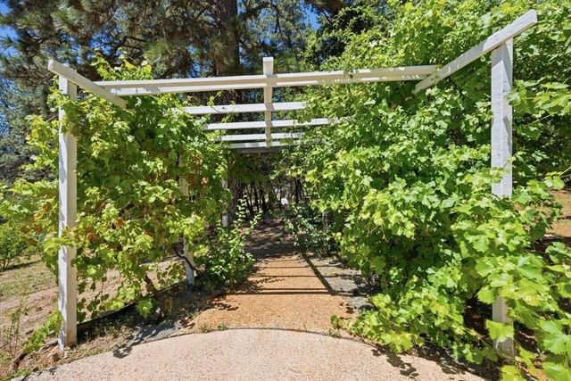 10704 Round Valley Rd, Grass Valley, CA 95949