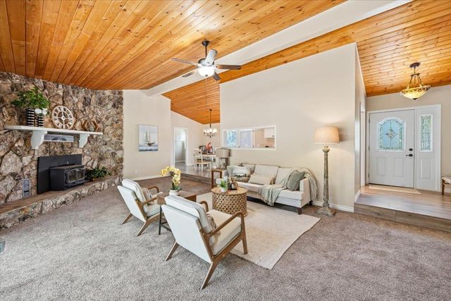 10704 Round Valley Rd, Grass Valley, CA 95949
