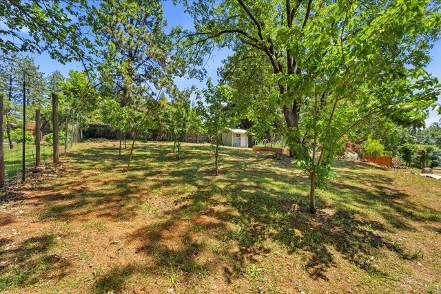 10704 Round Valley Rd, Grass Valley, CA 95949