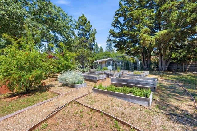 10704 Round Valley Rd, Grass Valley, CA 95949