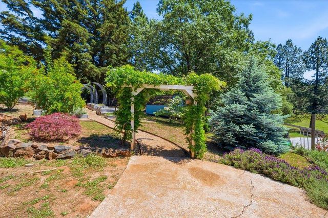 10704 Round Valley Rd, Grass Valley, CA 95949