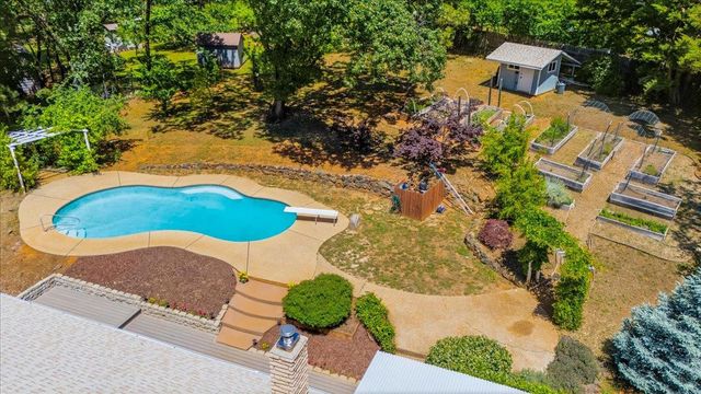 10704 Round Valley Rd, Grass Valley, CA 95949