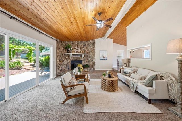 10704 Round Valley Rd, Grass Valley, CA 95949