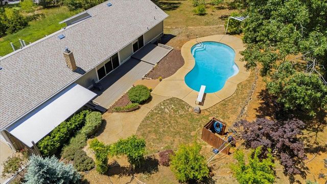 10704 Round Valley Rd, Grass Valley, CA 95949