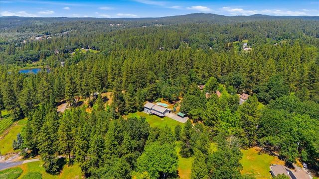 10704 Round Valley Rd, Grass Valley, CA 95949