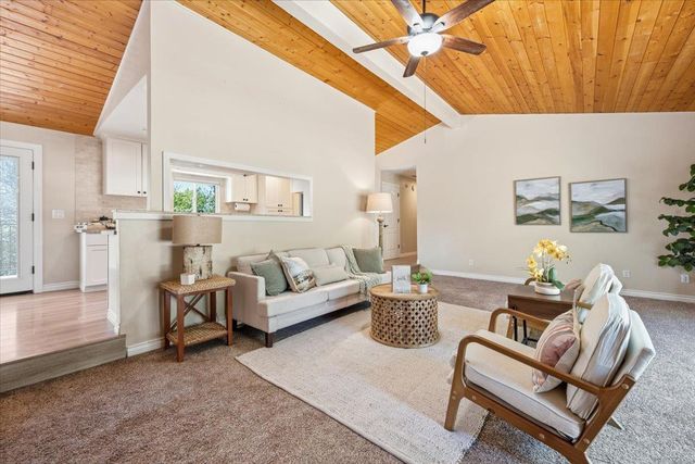 10704 Round Valley Rd, Grass Valley, CA 95949