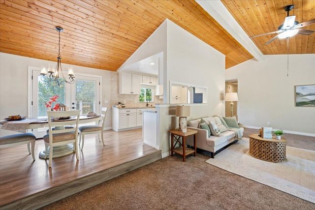 10704 Round Valley Rd, Grass Valley, CA 95949