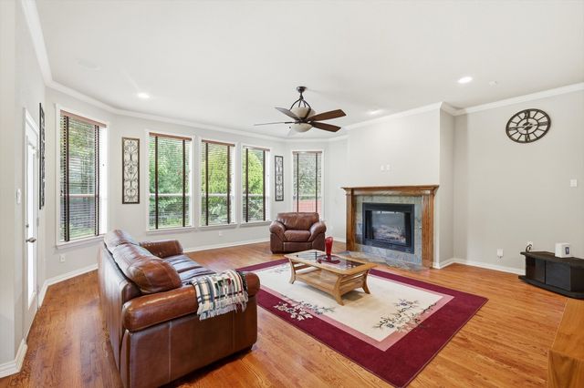 201 Fountainview Drive, Euless, TX 76039