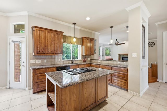 201 Fountainview Drive, Euless, TX 76039