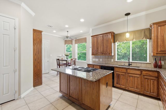 201 Fountainview Drive, Euless, TX 76039