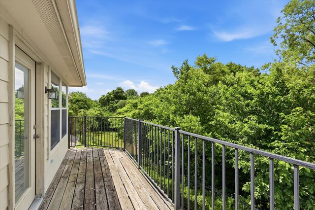 201 Fountainview Drive, Euless, TX 76039