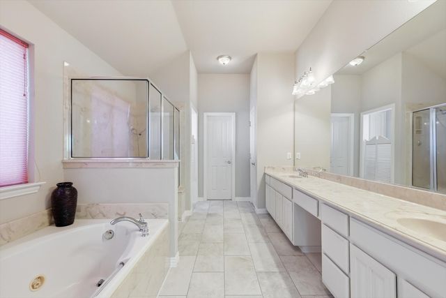 201 Fountainview Drive, Euless, TX 76039