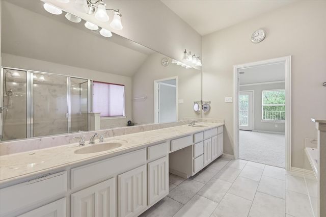 201 Fountainview Drive, Euless, TX 76039