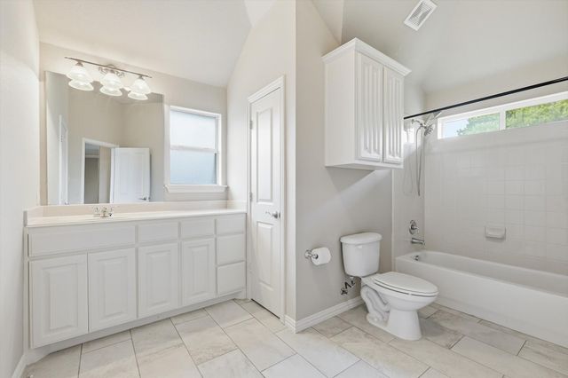 201 Fountainview Drive, Euless, TX 76039