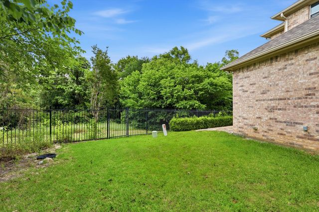 201 Fountainview Drive, Euless, TX 76039