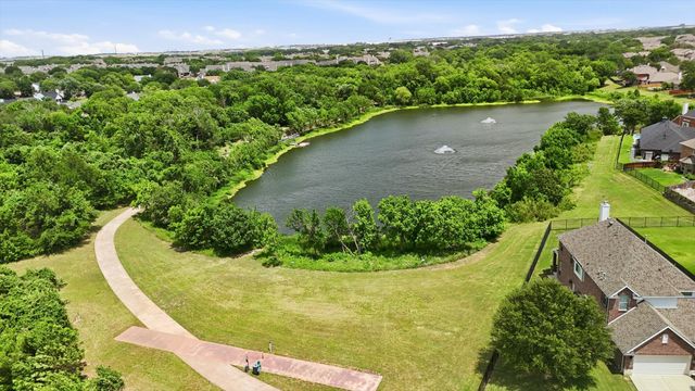 201 Fountainview Drive, Euless, TX 76039