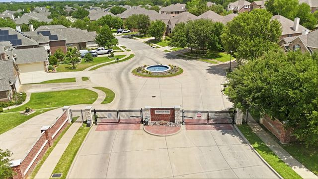 201 Fountainview Drive, Euless, TX 76039