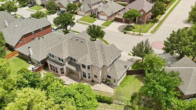 201 Fountainview Drive, Euless, TX 76039
