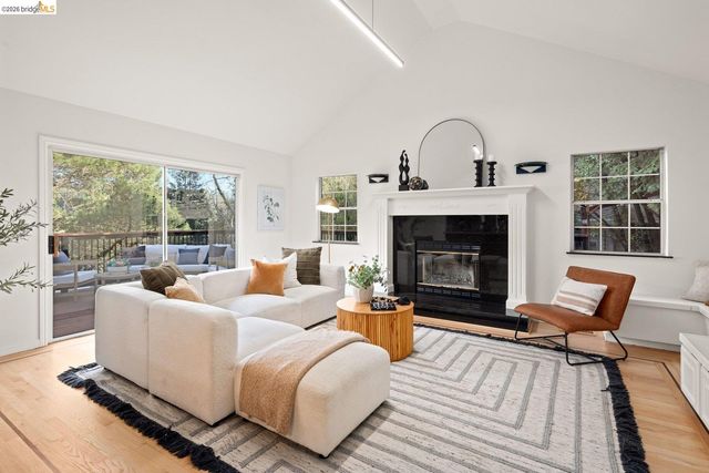 6975 Charing Cross Rd, Berkeley, CA 94705