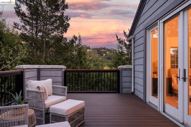 6975 Charing Cross Rd, Berkeley, CA 94705