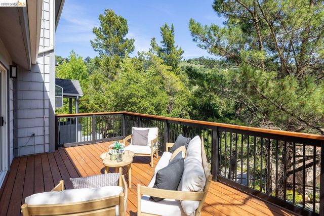 6975 Charing Cross Rd, Berkeley, CA 94705