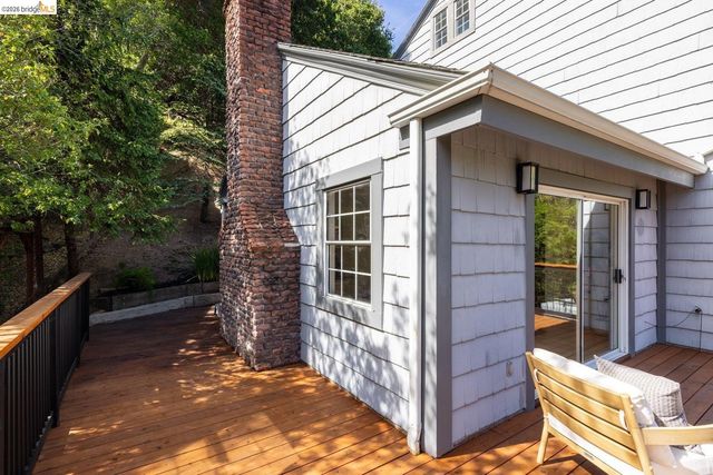 6975 Charing Cross Rd, Berkeley, CA 94705