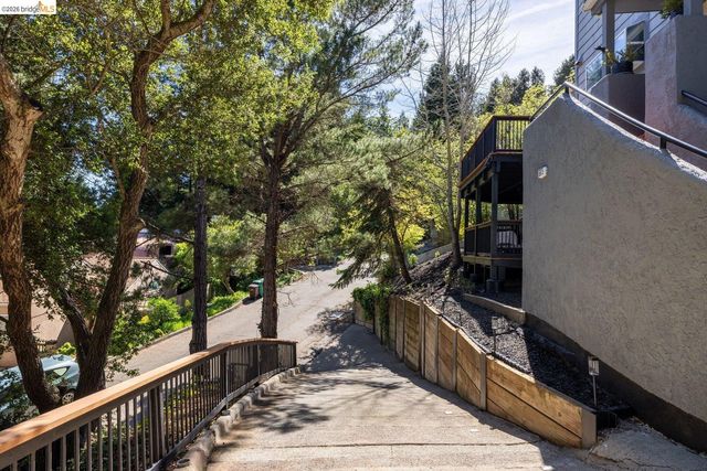 6975 Charing Cross Rd, Berkeley, CA 94705