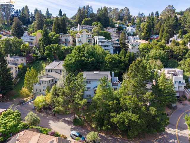 6975 Charing Cross Rd, Berkeley, CA 94705