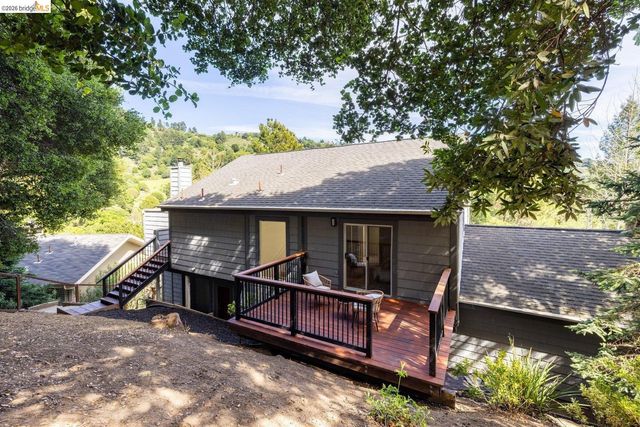 6975 Charing Cross Rd, Berkeley, CA 94705