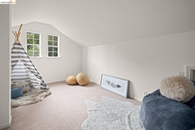 6975 Charing Cross Rd, Berkeley, CA 94705