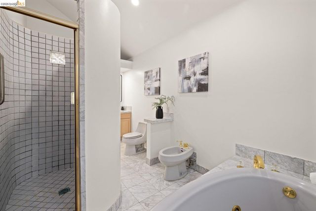 6975 Charing Cross Rd, Berkeley, CA 94705