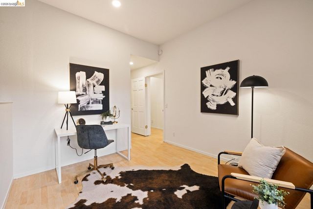 6975 Charing Cross Rd, Berkeley, CA 94705