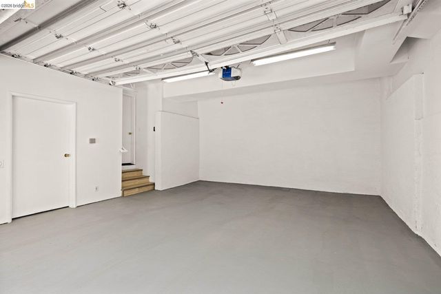 6975 Charing Cross Rd, Berkeley, CA 94705