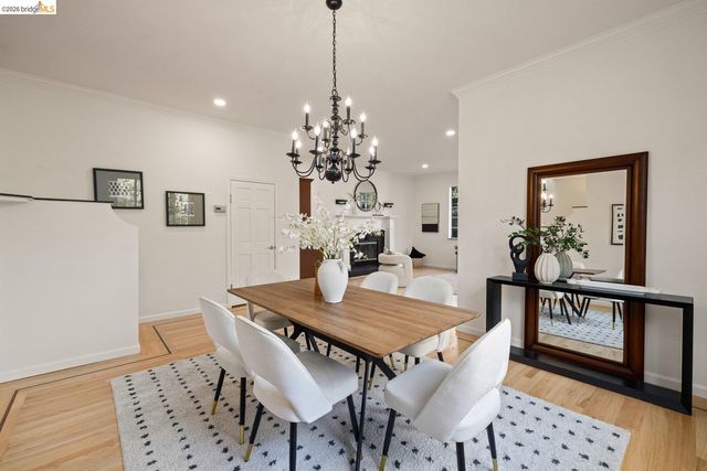 6975 Charing Cross Rd, Berkeley, CA 94705