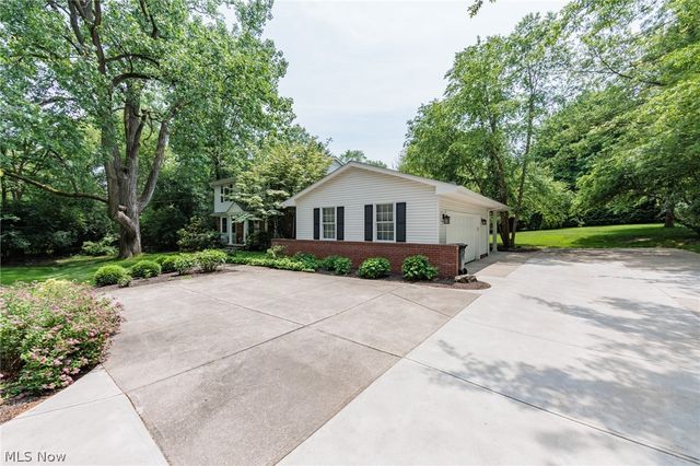 35320 Chagrin Boulevard, Moreland Hills, OH 44022