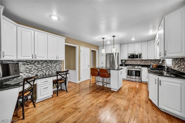 35320 Chagrin Boulevard, Moreland Hills, OH 44022