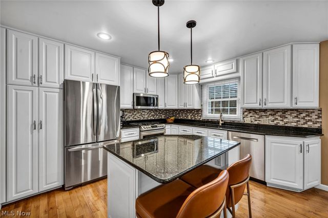 35320 Chagrin Boulevard, Moreland Hills, OH 44022