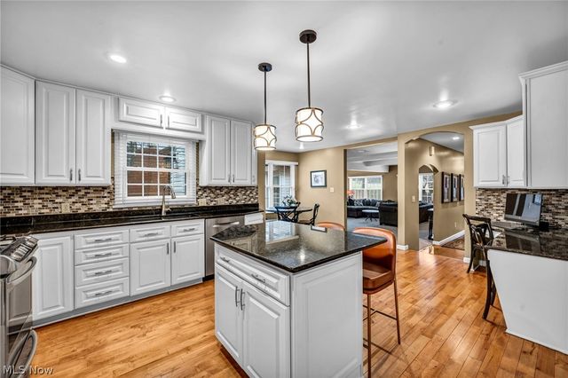 35320 Chagrin Boulevard, Moreland Hills, OH 44022