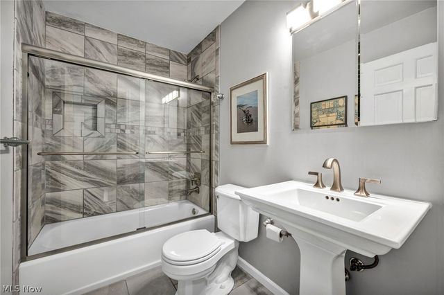 35320 Chagrin Boulevard, Moreland Hills, OH 44022