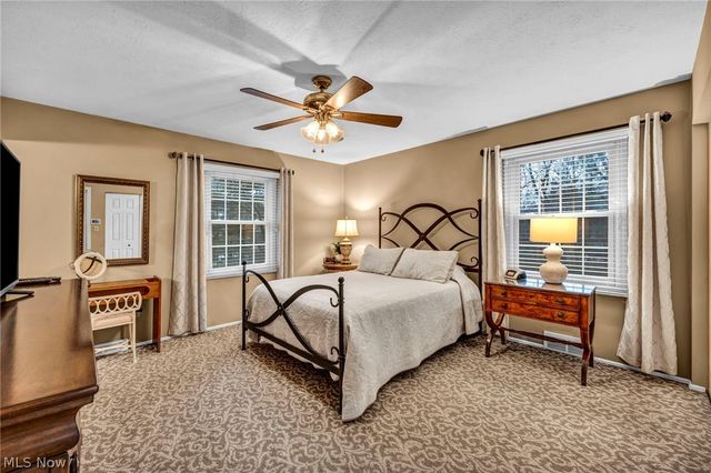 35320 Chagrin Boulevard, Moreland Hills, OH 44022