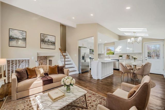 25 Greentree Drive, Oakdale, NY 11769