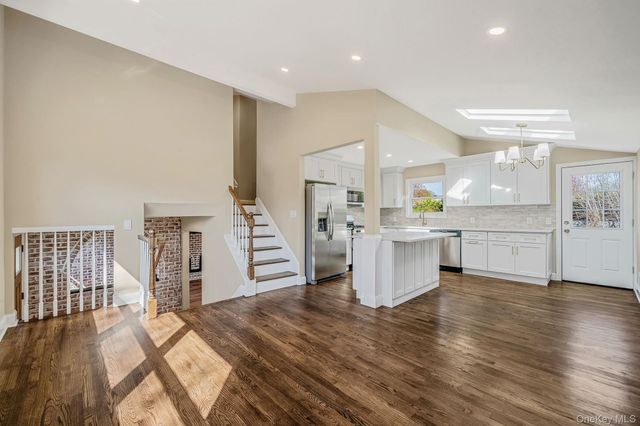 25 Greentree Drive, Oakdale, NY 11769