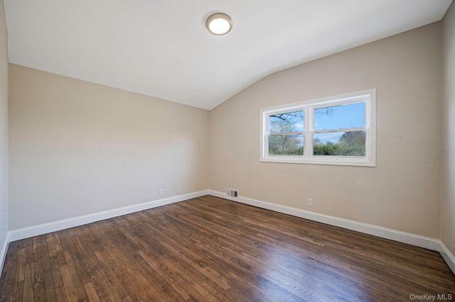 25 Greentree Drive, Oakdale, NY 11769