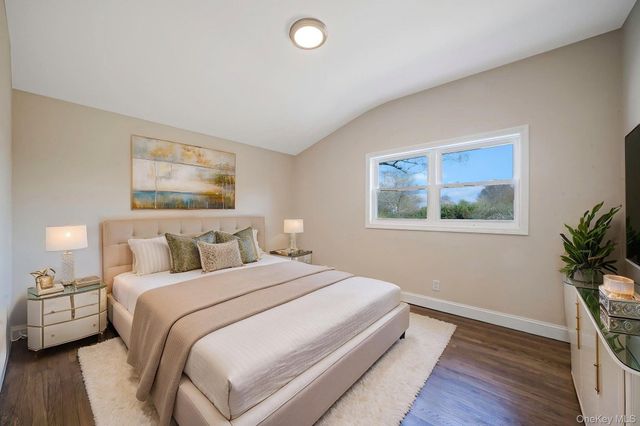 25 Greentree Drive, Oakdale, NY 11769